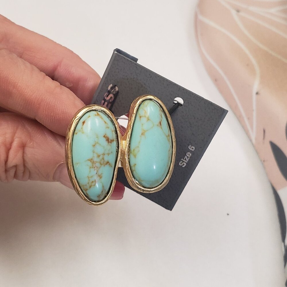 Express, NWT. gold tone turquoise color fashion ring, sz 6
